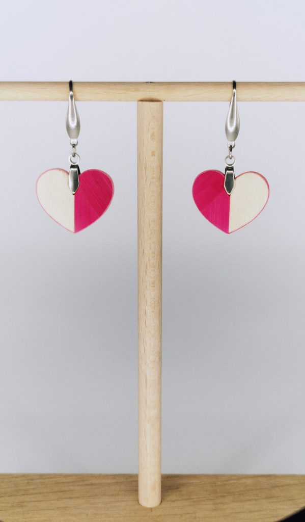 Boucles d'oreilles en bois artisanales Apollon, cœur rosé et bois, création sur mesure marqueterie paille Alsace