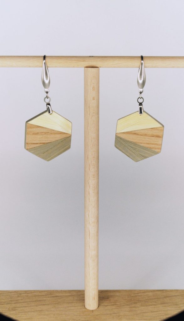 Boucles d'oreilles en bois artisanales Hexatrio, hexagone doré, bijoux artisanaux Retro Nova