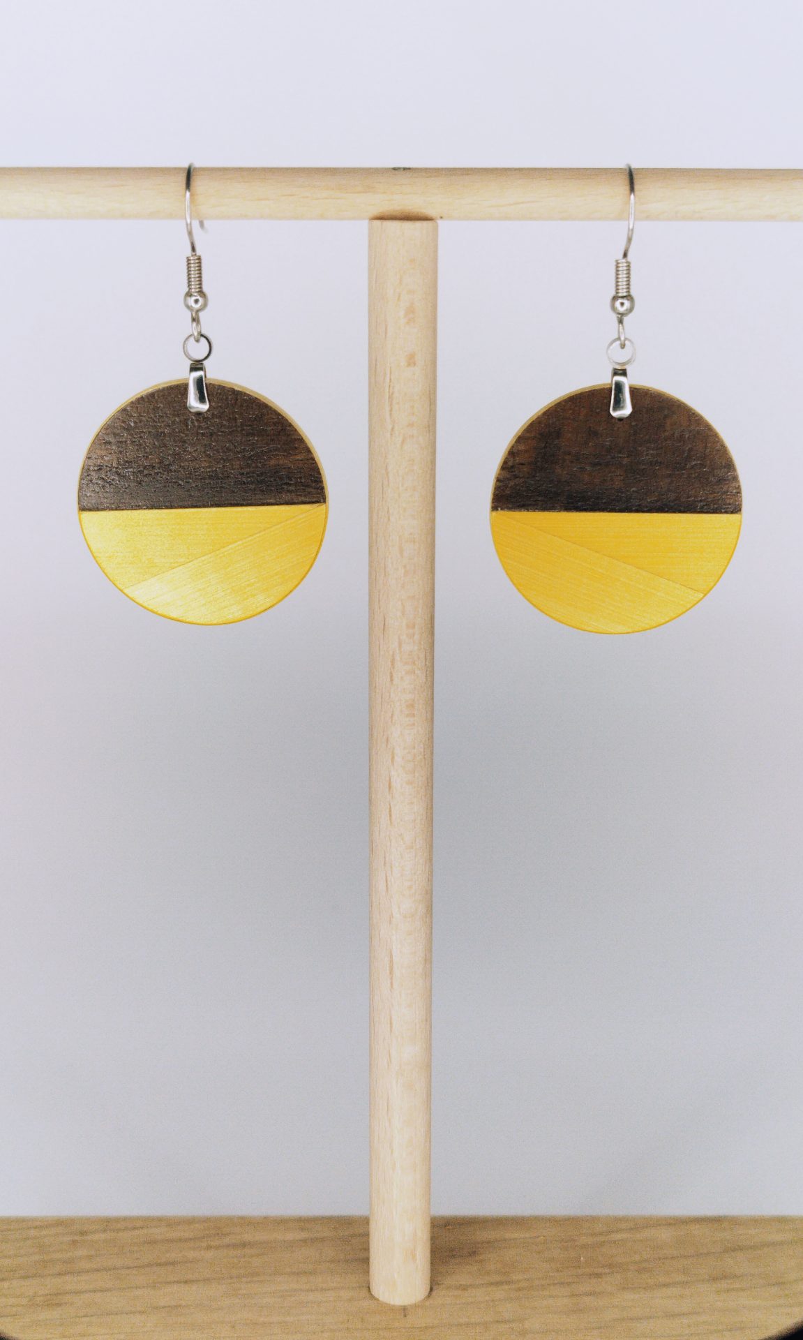 Boucles d'oreilles en bois artisanales Râ, demi-rond jaune et bois, bijoux artisanaux Retro Nova
