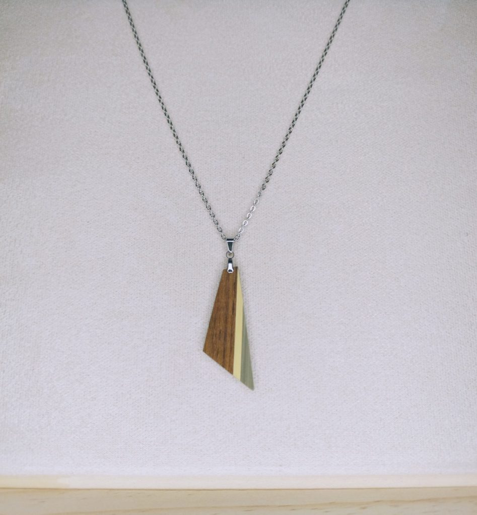 Collier en bois artisanal Trio, losange fin, création artisanale sur mesure Retro Nova Alsace