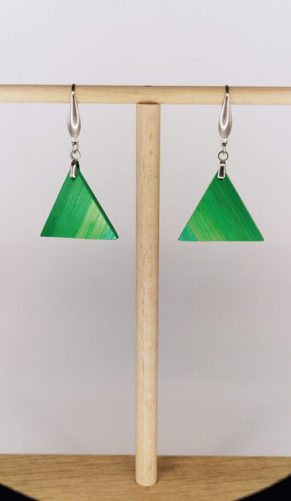 Boucles d'oreilles en bois artisanales Kokiri, triangle vert, bijoux artisanaux Retro Nova Alsace