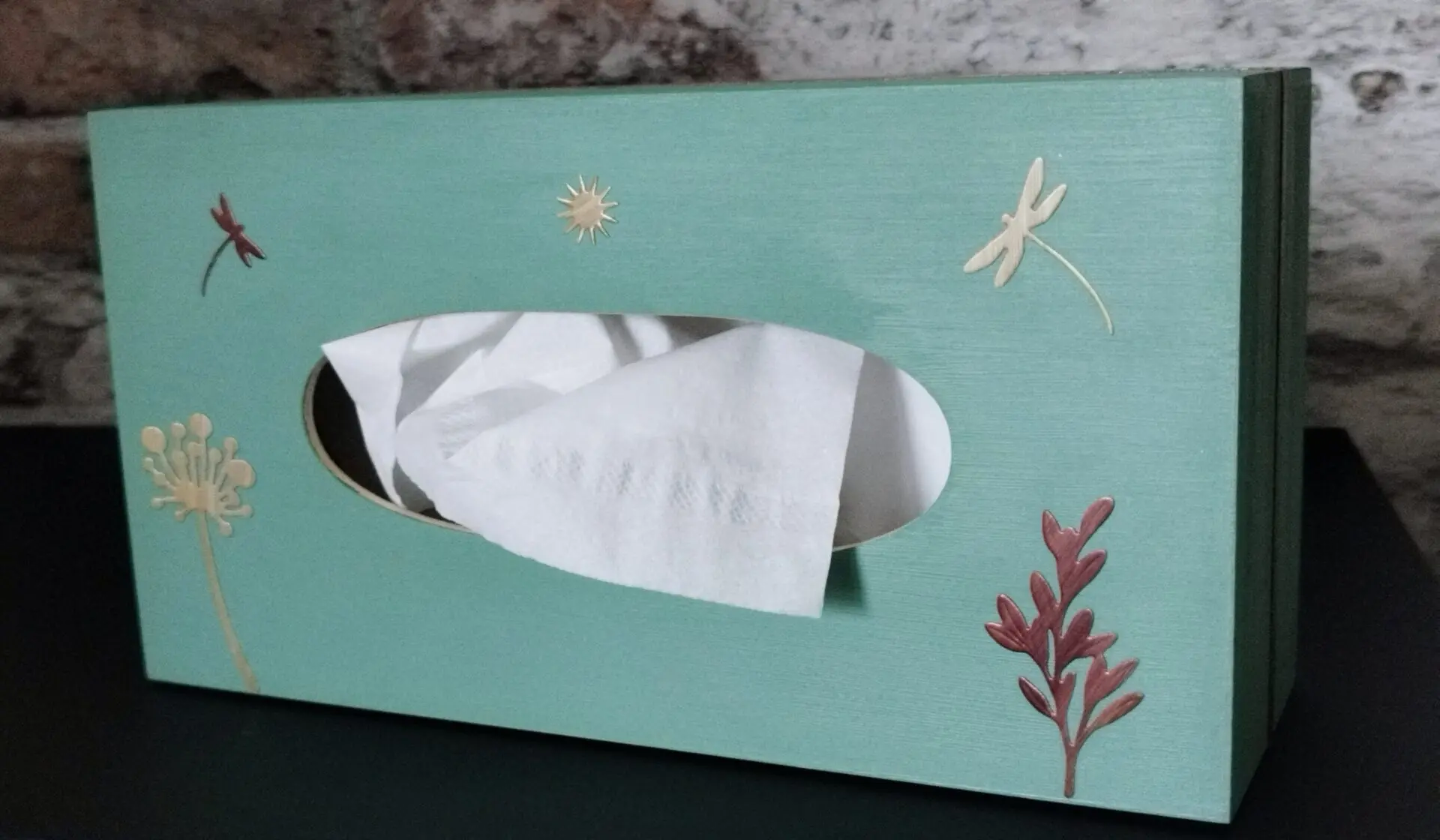 Boîte à mouchoirs en bois et acrylique avec marqueterie de paille, acrylique sauge – création artisanale Retro Nova, à Molsheim, en Alsace