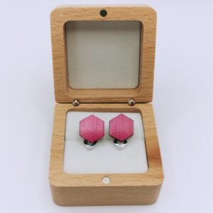 Clips d'oreilles en bois et paille, forme hexagone, paille framboise – bijou artisanal fait main à Molsheim, en Alsace
