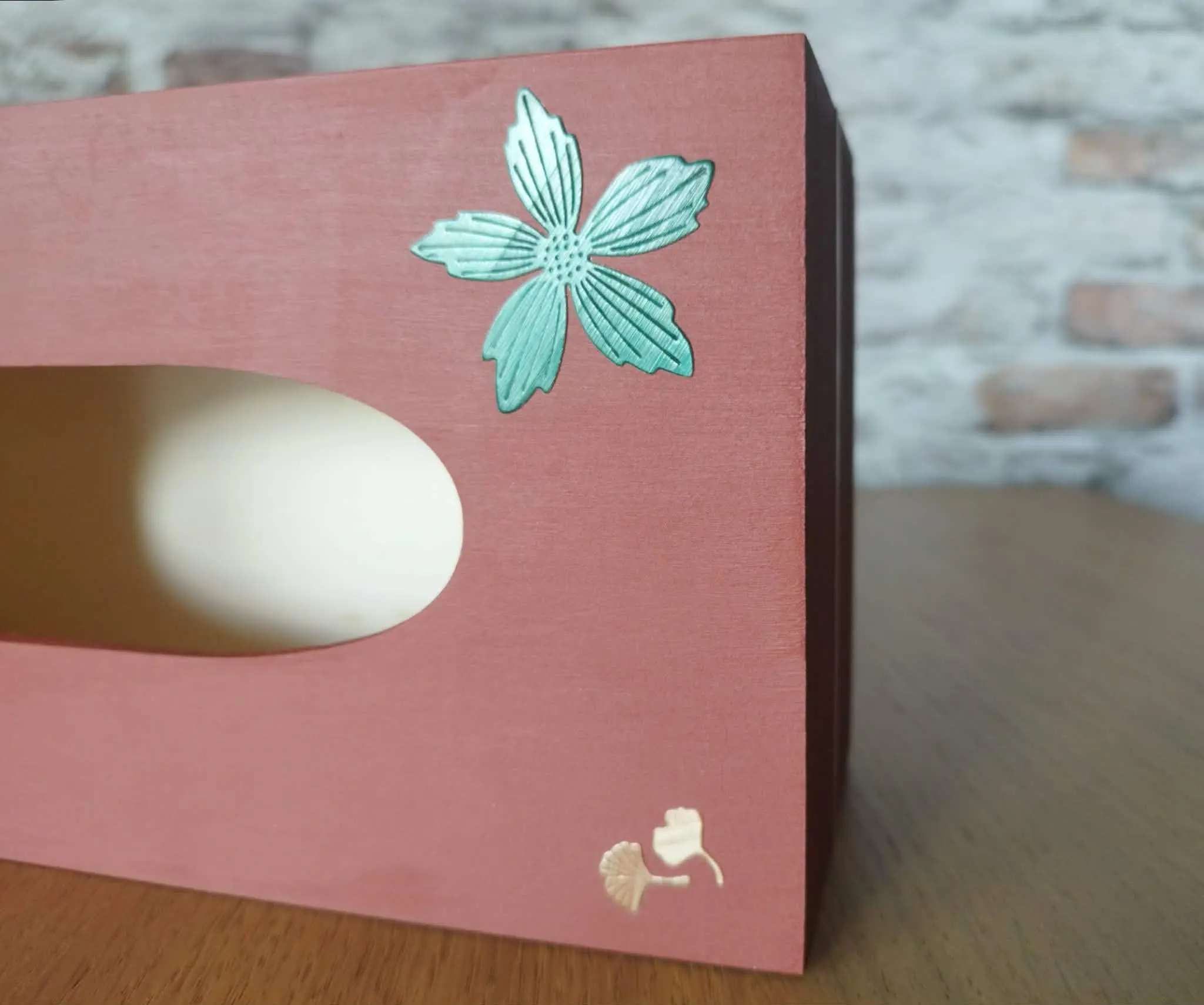Boîte à mouchoirs en bois et acrylique avec marqueterie de paille, acrylique terracotta – Retro Nova à Molsheim