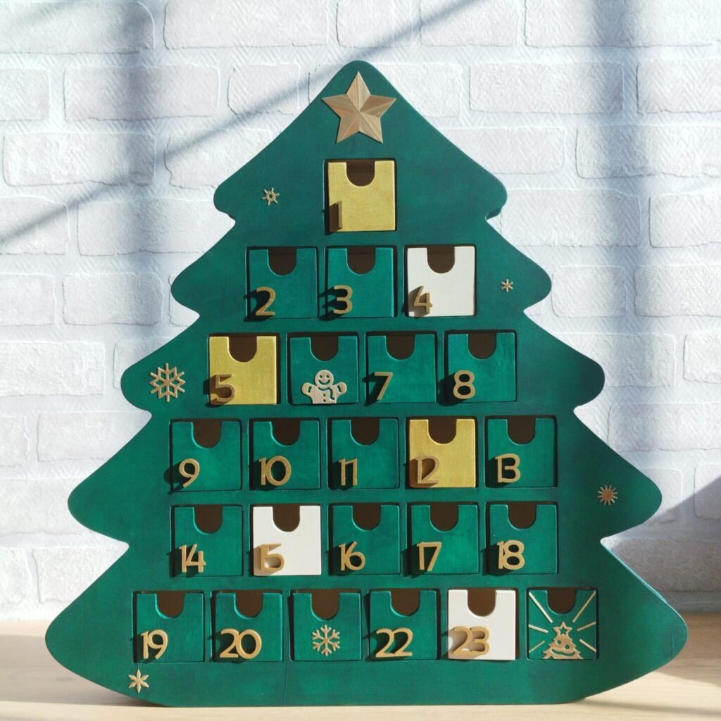 Sapin de l'avent - Objet décoratif en bois fait main avec paille de seigle fait à Molsheim